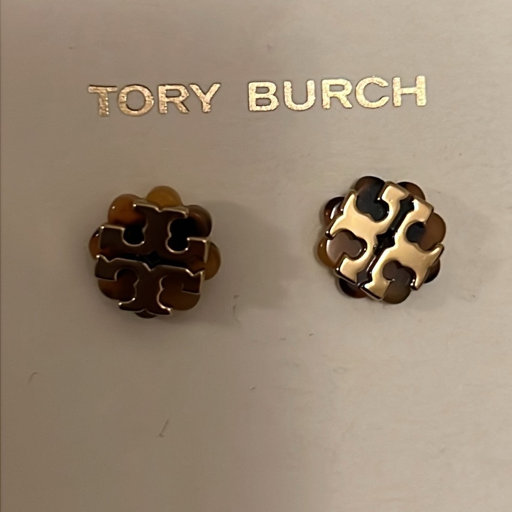 BRAND NEW TORY BURCH LOGO STUD EARRINGS
